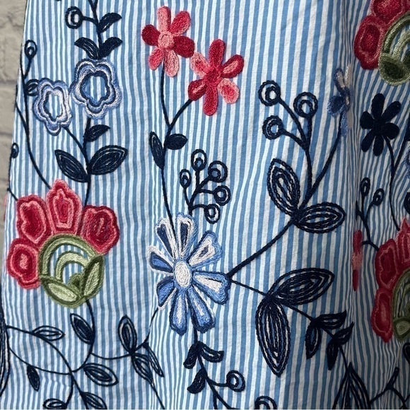 Emery Rose Pinstripe Embroidered Short Sleeve Top Size Extra Small - Picture 7 of 13